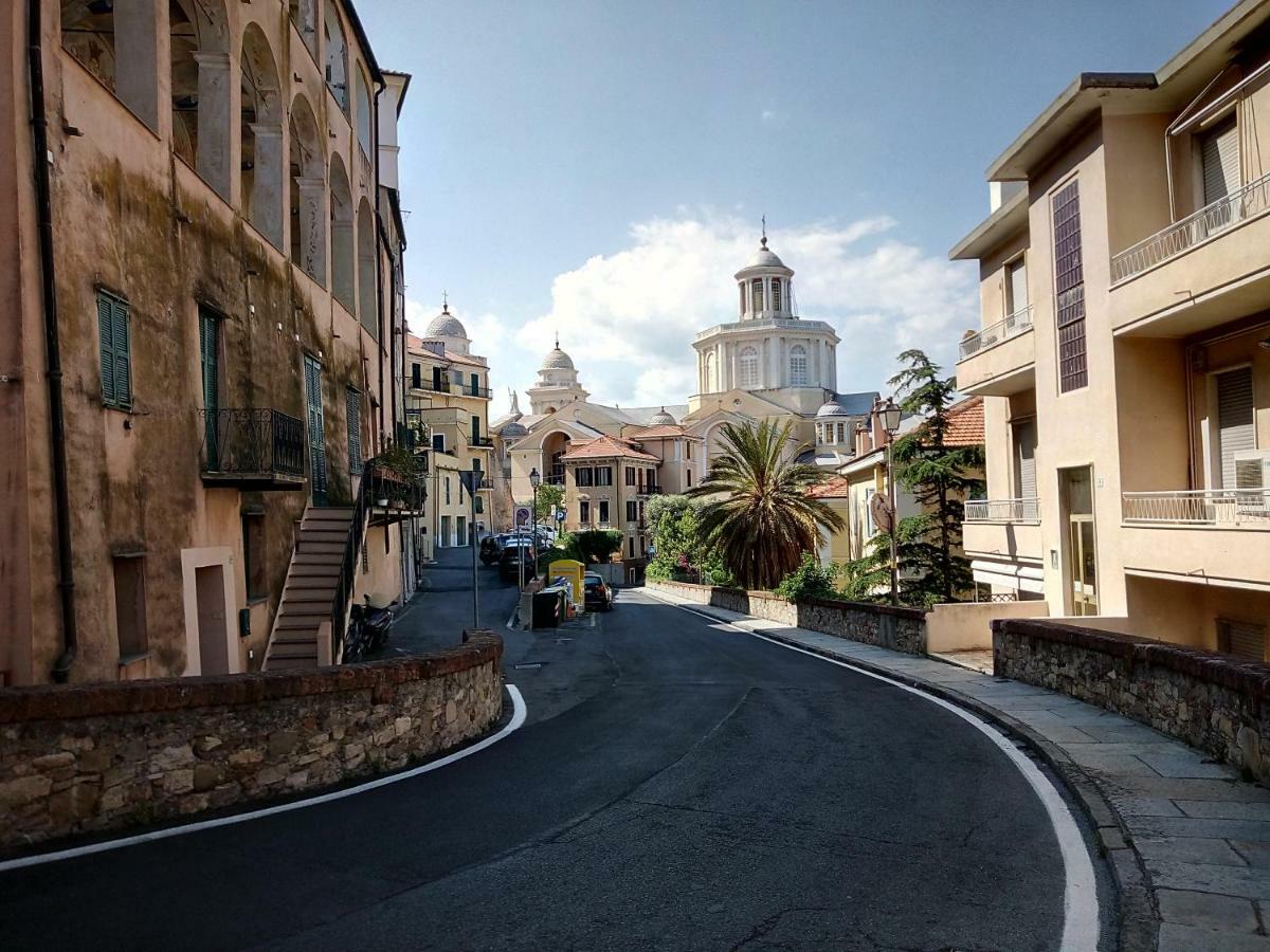 St George Villa Imperia Exterior foto